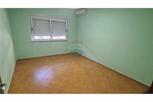 Tirane, jepet me qera apartament 3+1+BLK Kati 2, 140 m² 650 Euro (Rruga Elbasanit, prane ambasades Amerikane)