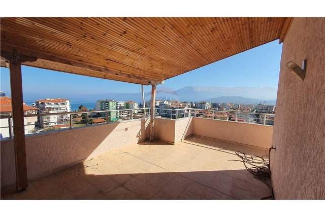 Pogradec, shes Penthouse 3+1+A+BLK Kati 9, 245 m²  (Rruga e tushemishtit afer Stadiumit)