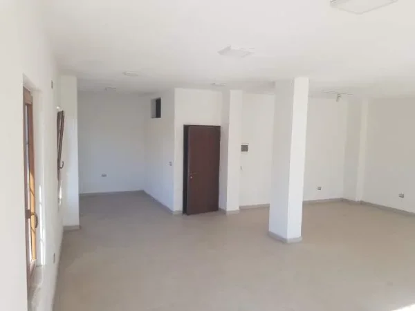 Shkoder, ofert ambjent biznesi 900 Euro (Rus)