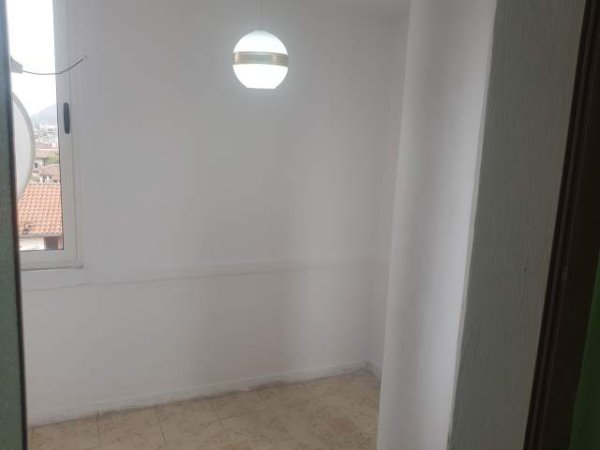 Shkoder, jepet me qera apartament 1+1 Kati 5, 68 m² 20.000 Leke (Parruce)
