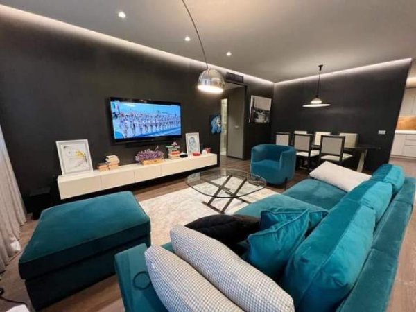 Tirane, shes apartament 2+1+BLK Kati 5, 110 m² 330.000 Euro (9-katshet)