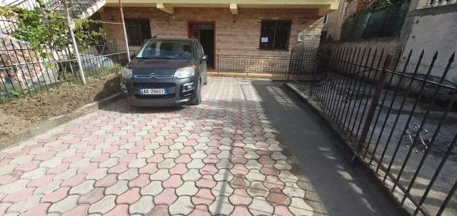 Tirane, jepet me qera apartament 3+1+BLK Kati 1, 130 m² 500 Euro (Pandeli Vangjeli)