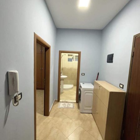 Tirane, jepet me qera apartament 1+1 Kati 4, 80 m² 40.000 Leke