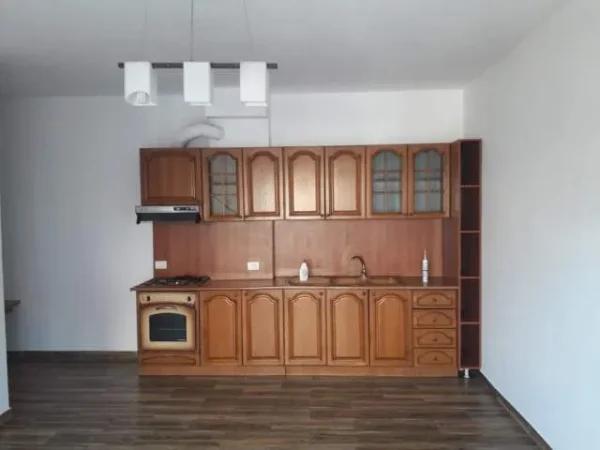 Tirane, jepet me qera apartament 2+1 Kati 7, 94 m² 35.000 Leke (Astir)