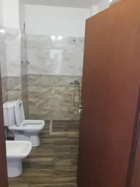 Tirane, jepet me qera apartament 2+1 Kati 7, 94 m² 35.000 Leke (Astir)