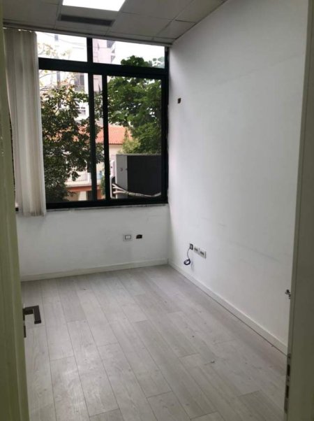 Tirane, jepet me qera zyre Kati 2, 60 m² 500 Euro (Inxhinjeria)