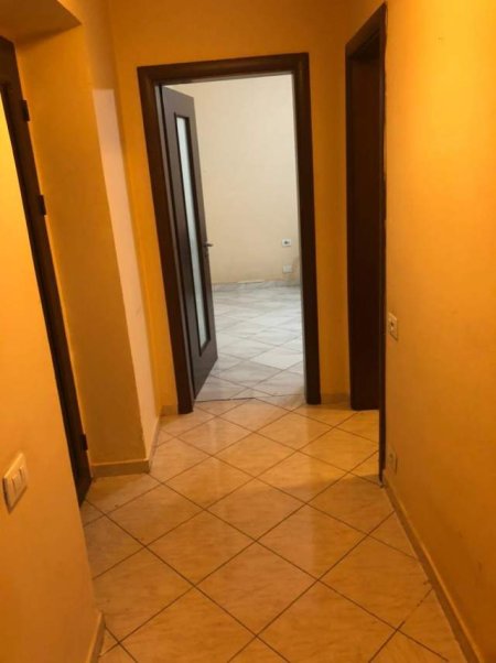 Tirane, jepet me qera zyre Kati 2, 60 m² 500 Euro (21 Dhjetori)