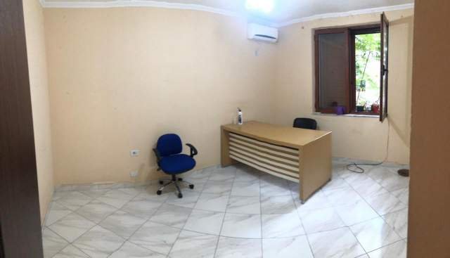 Tirane, jepet me qera zyre Kati 2, 60 m² 500 Euro (21 Dhjetori)