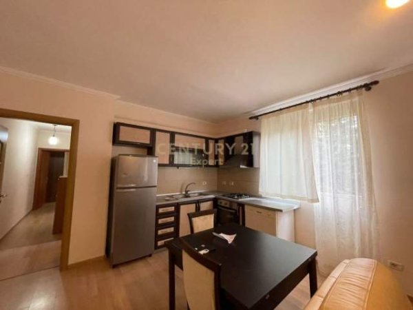 Tirane, jepet me qera 2+1 Kati 2, 90 m² 450 Euro (liqeni)