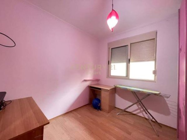 Tirane, jepet me qera 2+1 Kati 2, 90 m² 450 Euro (liqeni)