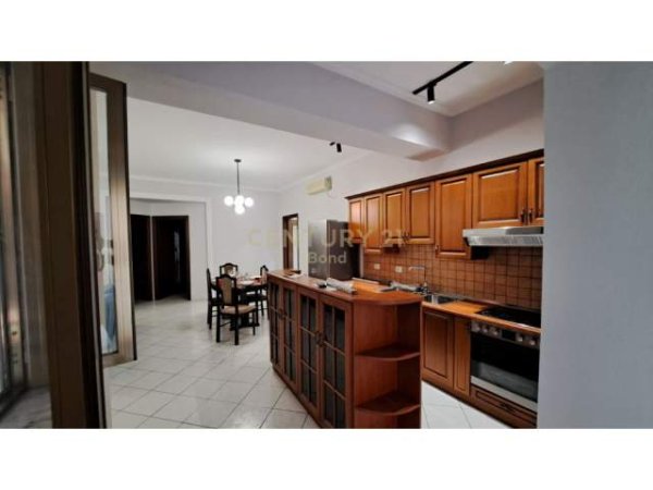 Tirane, jepet me qera apartament Kati 2, 100 m² 700 Euro (rruga e kavajes)