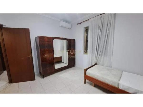 Tirane, jepet me qera apartament Kati 2, 100 m² 700 Euro (rruga e kavajes)