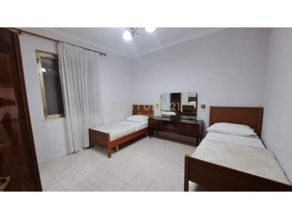 Tirane, jepet me qera apartament Kati 2, 100 m² 700 Euro (rruga e kavajes)
