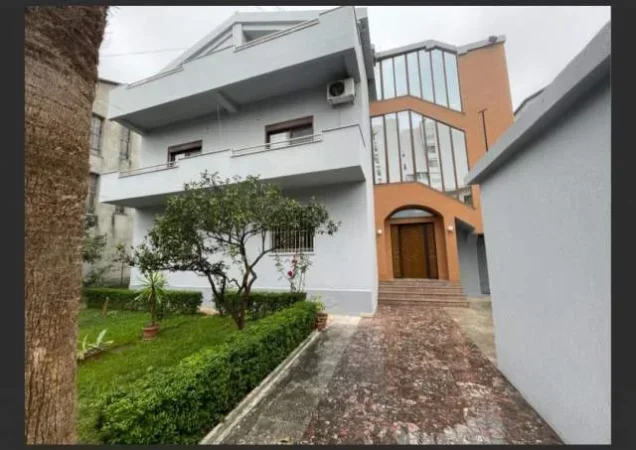 Durres, shitet Vile 3 Katshe, 320.000 Euro (Prane Fushes se Reres)