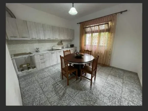 Durres, shitet Vile 3 Katshe, 320.000 Euro (Prane Fushes se Reres)