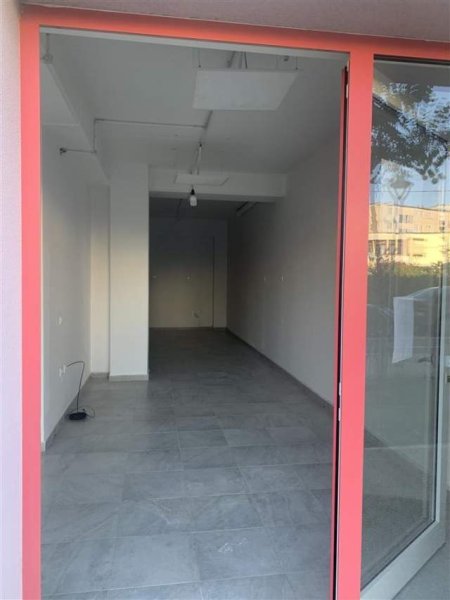 Tirane, jepet me qera dyqan Kati 0, 64 m² 500 Euro (ali demi)