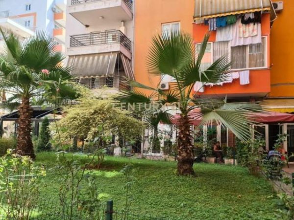 Tirane, shitet apartament 143 m² 143.000 Euro (jordan misja)