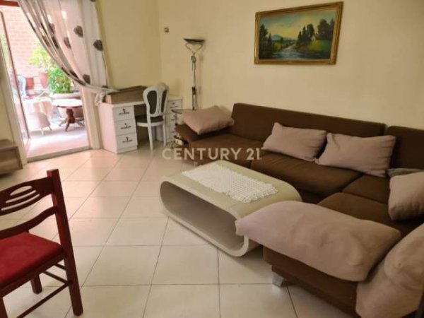 Tirane, shitet apartament 143 m² 143.000 Euro (jordan misja)