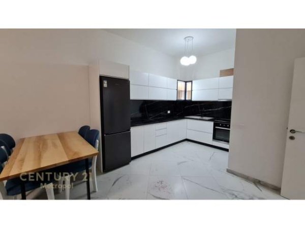 Tirane, shitet apartament Kati 7, 77 m² 175.000 Euro (rruga e kavajes)