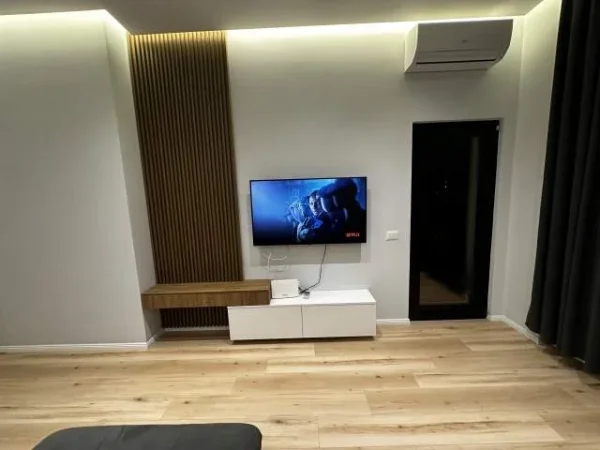 Tirane, jepet me qera apartament Kati 8, 75 m² 750 Euro (Kompleksi Square 21)