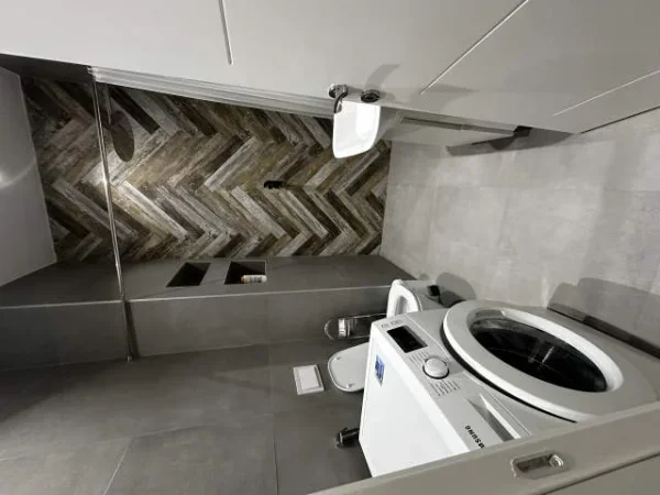 Tirane, jepet me qera apartament Kati 8, 75 m² 750 Euro (Kompleksi Square 21)