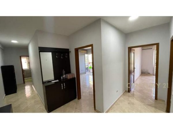 Tirane, jepet me qera zyre Kati 3, 105 m² 500 Euro (Colombo)