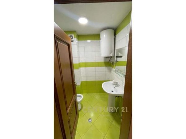 Tirane, jepet me qera apartament 2+1+BLK Kati 3, 105 m² 500 Euro (KOMPLEKSI COLOMBO)