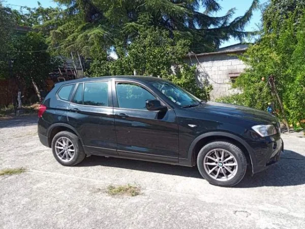 Tirane, shes makine BMW Viti 2011, 9000 euro