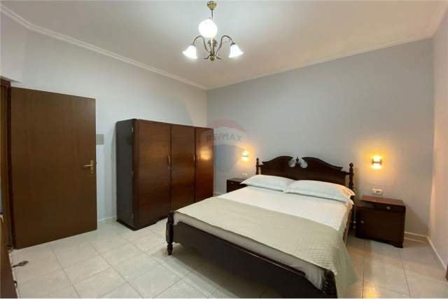 Tirane, jepet me qera apartament 2+1+BLK Kati 2, 100 m² 700 Euro (Pazari i Ri)