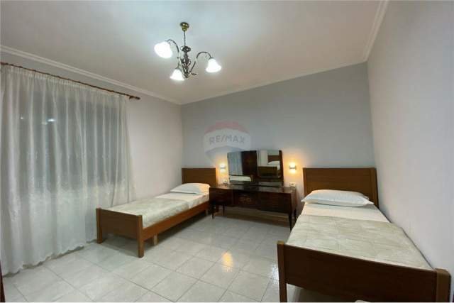 Tirane, jepet me qera apartament 2+1+BLK Kati 2, 100 m² 700 Euro (Pazari i Ri)