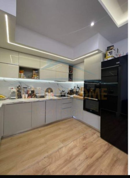 Tirane, shitet apartament 2+1 Kati 6, 108 m² 125.000 Euro (Besim Alla)