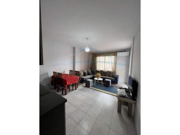 Tirane, jepet me qera apartament 1+1 Kati 7, 70 m² 350 Euro (Unaza e Re)