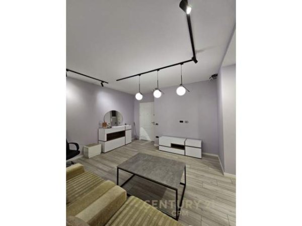 Tirane, shitet apartament 95 m² 170.000 Euro (komuna parisit)