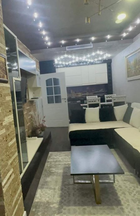 Tirane, jepet me qera apartament 2+1+BLK Kati 3, 85 m² 900 Euro (liqeni thate)