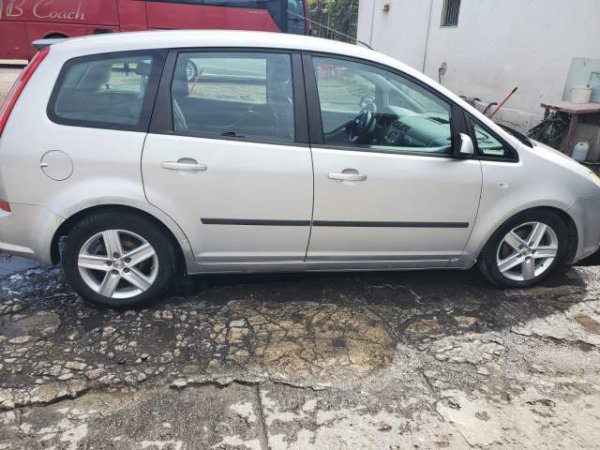 Tirane, shes makine Ford C-Max Viti 2008, 3.000 Euro