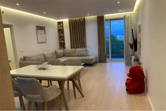 Tirane, jepet me qera apartament 2+1+BLK Kati 2, 105 m² 700 Euro