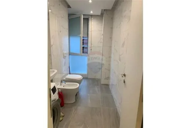 Tirane, jepet me qera apartament 2+1+BLK Kati 2, 105 m² 700 Euro