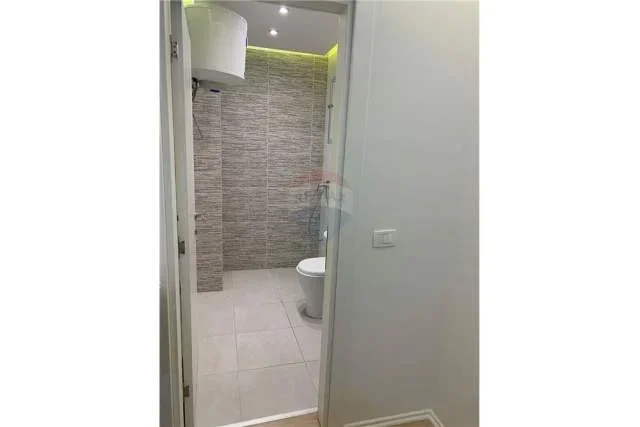 Tirane, jepet me qera apartament 2+1+BLK Kati 2, 105 m² 700 Euro