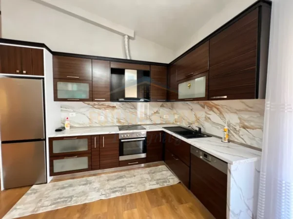Tirane, jepet me qera apartament 2+1 Kati 4, 68 m² 500 € (Selite)