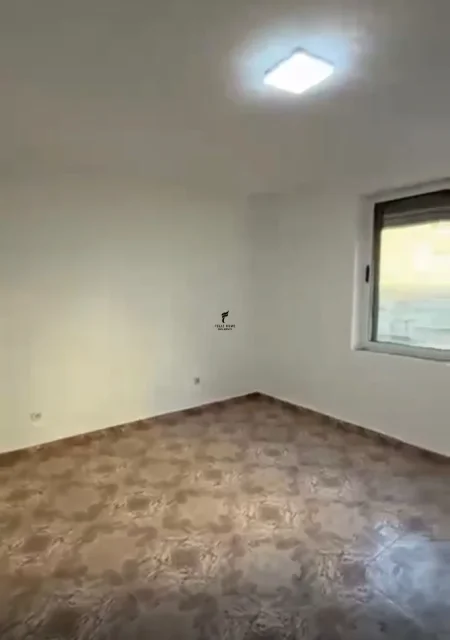 Tirane, shitet zyre Kati 3, 75 m² (STACIONI I TRENIT)
