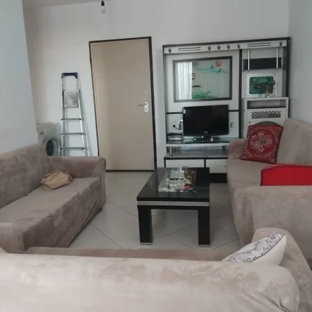 Tirane, jepet me qera apartament 1+1+Ballkon Kati 3, 60 m² 400 € (Astir (Pallati i Ilir Metës))