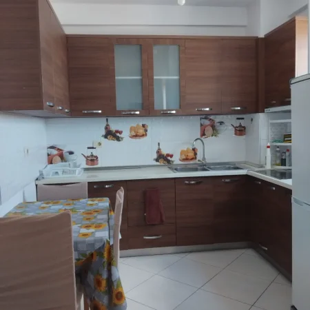 Tirane, jepet me qera apartament 1+1+Ballkon Kati 3, 60 m² 400 € (Astir (Pallati i Ilir Metës))