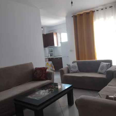 Tirane, jepet me qera apartament 1+1+Ballkon Kati 3, 60 m² 400 € (Astir (Pallati i Ilir Metës))