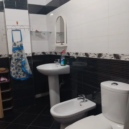 Tirane, jepet me qera apartament 1+1+Ballkon Kati 3, 60 m² 400 € (Astir (Pallati i Ilir Metës))
