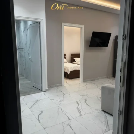 Tirane, jepet me qera apartament 1+1 , 55 m² 550 € (5 MAJI)