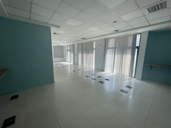 Tirane, jepet me qera ambjent biznesi Kati 1, 850 m² 10.000 € (Perballe Delijorgjit)