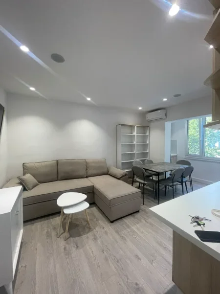 Tirane, jepet me qera apartament 1+1 Kati 4, 64 m² 550 € (RRUGA ASIM VOKSHI)