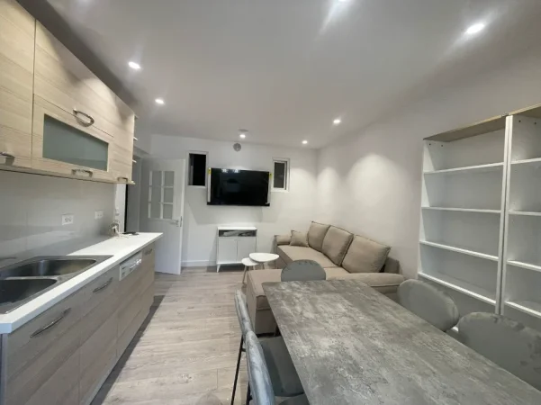 Tirane, jepet me qera apartament 1+1 Kati 4, 64 m² 550 € (RRUGA ASIM VOKSHI)