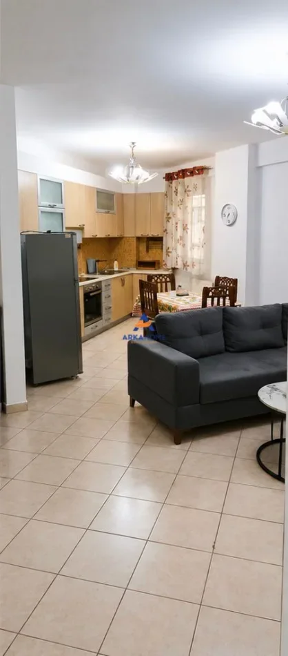 Tirane, jepet me qera apartament 2+1+Ballkon Kati 1, 125 m² 957 € 