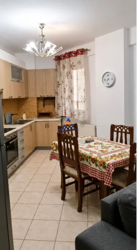 Tirane, jepet me qera apartament 2+1+Ballkon Kati 1, 125 m² 957 € 